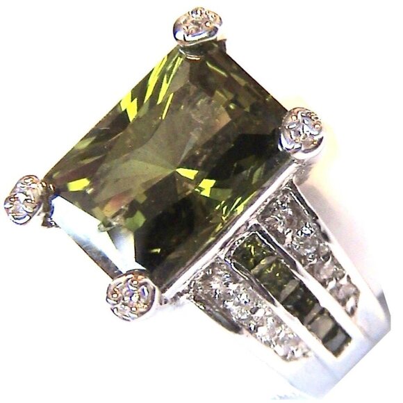 Cubic Zirconia Evergreen Olivine Olive Green CZ Prom Fancy Cocktail Ring Size 6 - Picture 1 of 3
